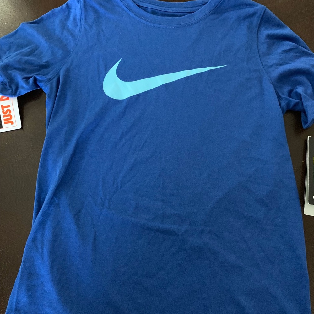 Nike Dri Fit tee, Boys’ Small, NWT